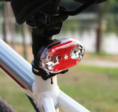 Stop bicicleta 9 LED-uri rosii, 7 moduri luminoase, clema fixare cadru foto