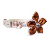 Zgarda ajustabila cu floare/fundita pentru caini si pisici, 22-33cm/10mm, Maro/Crem, Ropet