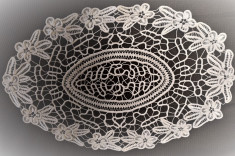 Mileu de macrame, nou, oval, aprox 68/38 cm foto