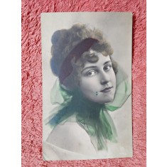 Fotografie tip carte postala, femeie cu voal, perioada interbelica