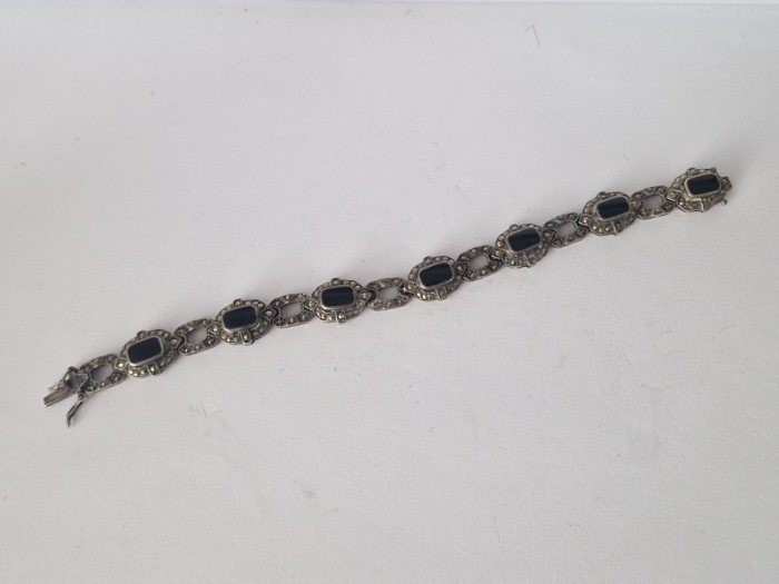 Bratara de Dame din Argint cu Pietre de Culoare Neagra si Marcasite .
