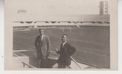 M5 E9 - FOTO - Fotografie foarte veche - domni la stadion - anii 1940 foto