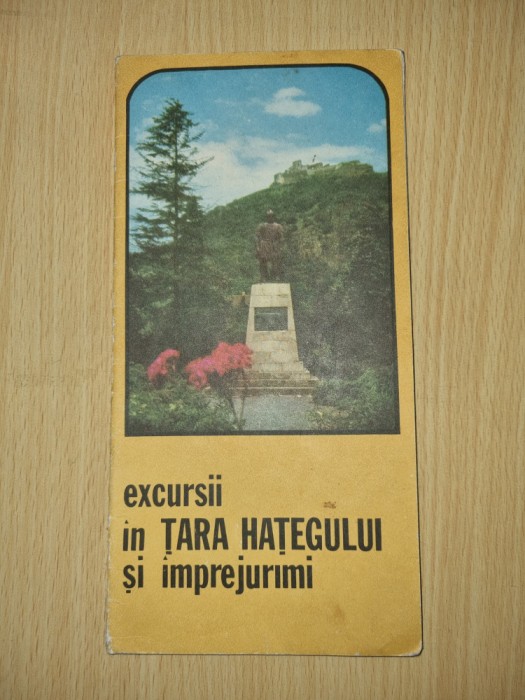 pliant prezentare - excursii in tara hategului si imprejurimi - din anul 1974