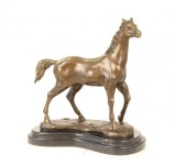 Calut-statueta din bronz pe un soclu din marmura BR-122
