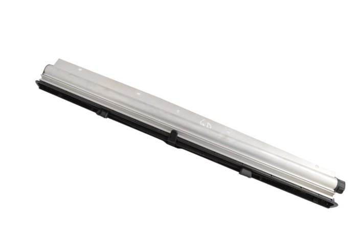 Rulou parasolar ușă dreapta spate JAGUAR XJ X351 2011 OEM: AW93-F041A06-BDW 21662360