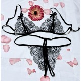 Set lenjerie intima sexy dantela.negru cu alb. Chilot cu decupaj in zona intima.