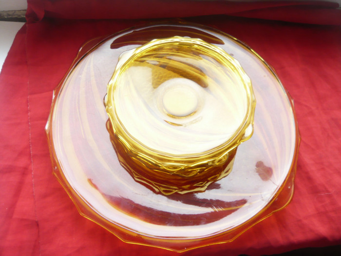 Platou 5 Farfurioare tort -interbelic -sticla groasa galben-auriu, incrustatii