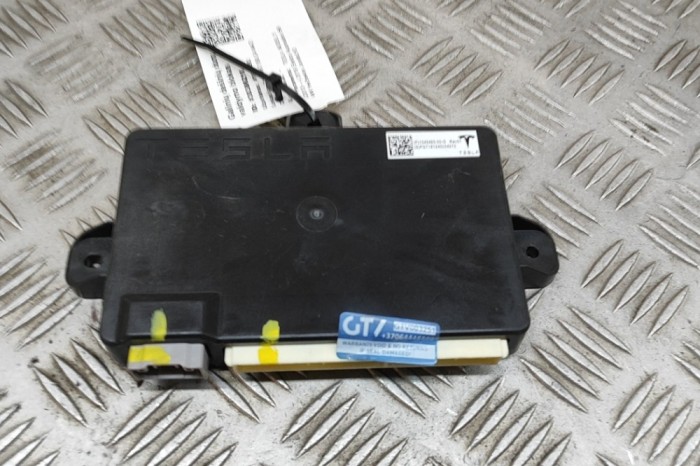 Modul de control ușă dreapta spate TESLA MODEL X 2018 OEM: 1045490-00-G 30386210