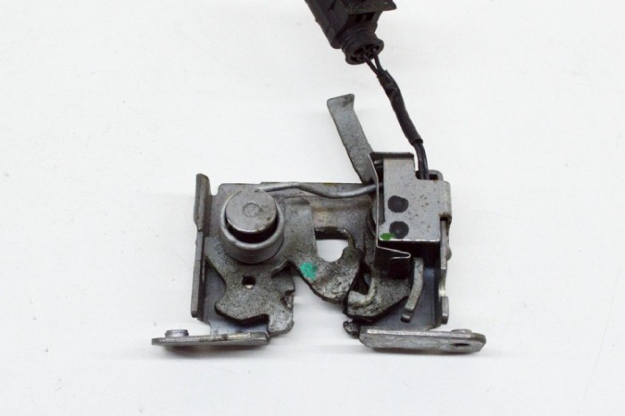 &Icirc;ncuietoare capota BMW i3 I01 2016 OEM: 7299162 11708119