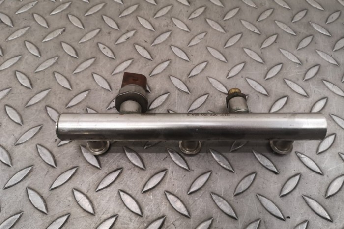 Rampa de combustibil st&acirc;nga AUDI A6 4G2, C7, 4GC 2011 OEM: 06E130089D,03C906051C | 28529536