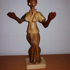 Statueta sculptura lemn arta tribala africa femeie dansand cap maini sold mobil