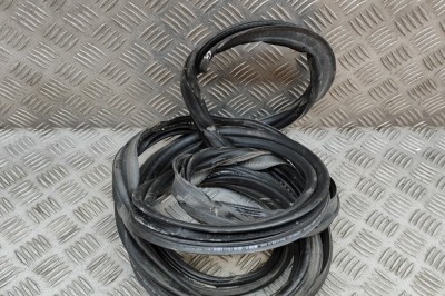 Garnitura de cauciuc haion VW ID.4 E21 2021 OEM: 11A827705B 22156522 foto