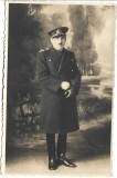 P3237N Căpitan rom&acirc;n cu manta și mănuși, perioada regalității