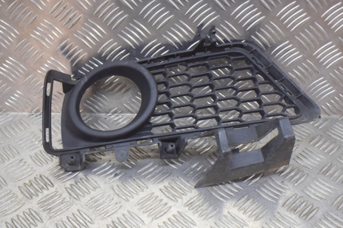 Grila dreapta față BMW 3 F30, F80 2013 OEM: 8054156 12112688