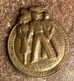 QW9 N10 2 - Insigna - tematica pace - Al trilea festival mondial al tineretului si studentilor pentru pace - Berlin 1951