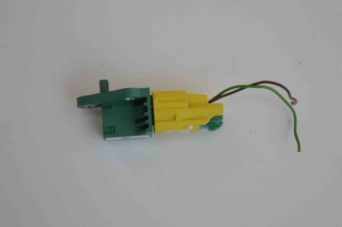 Senzor de impact dreapta spate VW PASSAT B6 3C2 2007 OEM: 3C0909606 | 1529102