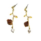 Cumpara ieftin Cercei lungi eleganti cu trandafiri si perle