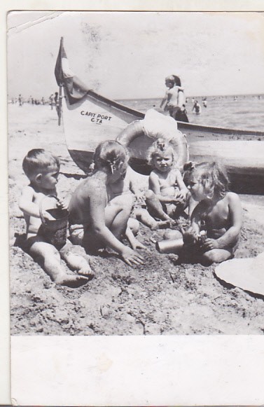 bnk cp Vasile Roaita - Copii la plaja - uzata