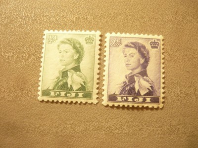 2 Timbre FIJI colonie britanica 1959 , R. Elisabeta II ,motive locale val. 1/2 p foto