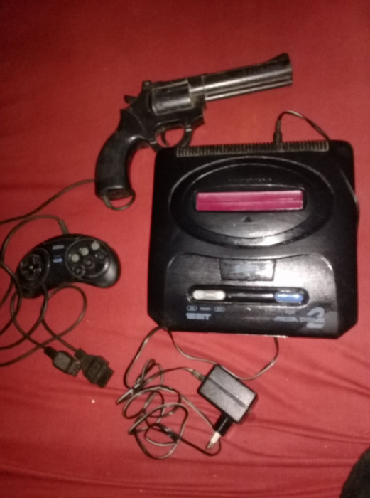 Joc TV Sega-MEGA DRIVE 2-Consola,joystick,pistol,acumulator,NETESTAT,T.POSTA