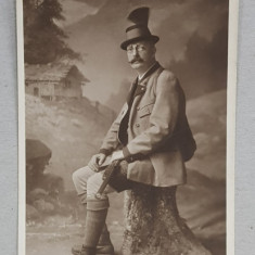 ARHIDUCELE FRANZ SALVATOR , IN COSTUM DE VANATOARE , POZAND IN STUDIO , FOTOGRAFIE TIP CARTE POSTALA , STUDIO ADELE FORSTER , VIENA , MONOCROMA, NECIR