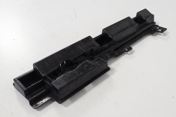Suport prag lateral st&acirc;nga spate BMW 3 F30, F80 2013 OEM: 7256918 10571866