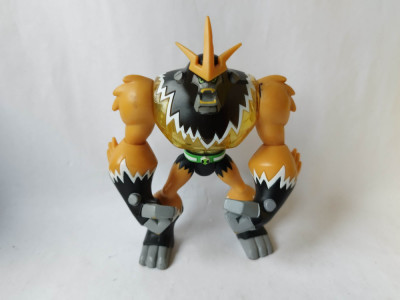 bnk jc Figurina Ben 10 - Shocksquatch foto