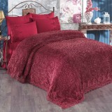 Cumpara ieftin Set Lenjerie + Cuvertura de lux Matlasata cu broderie Eleganta 6 piese Rosu