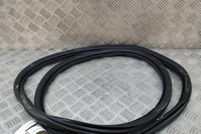Garnitura ușă dreapta spate OPEL CORSA F 2023 OEM: 9829331980 | 28596552