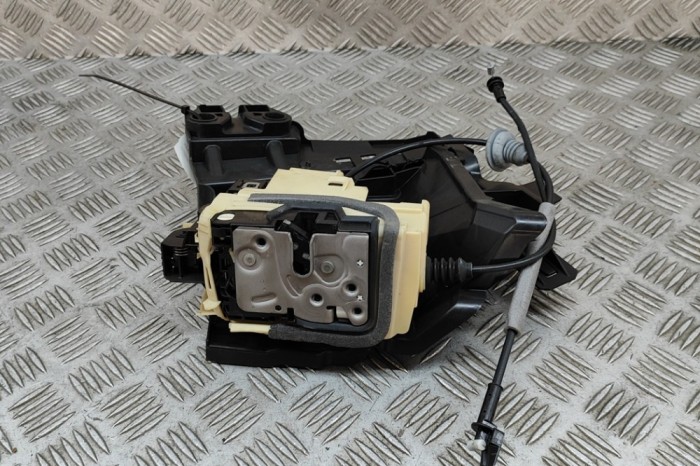&Icirc;ncuietoare ușă dreapta spate VOLVO XC90 II 2021 OEM: 32310877,32310712 | 28528364