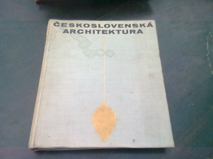 CESKOSLOVENSKA ARCHITEKTURA - OLDRICH STAREHO (CARTE IN LIMBA CEHA)