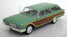 Macheta Ford Country Squire - 1960 - Modelcar Group scara 1:18 foto