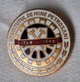 Institutul de Mine Petrosani 1968-1988 Insigna email SUPERBA varianta email alb