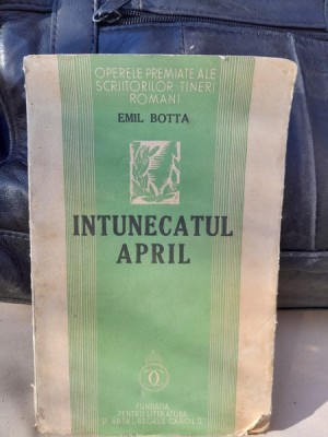 INTUNECATUL APRIL - EMIL BOTTA foto