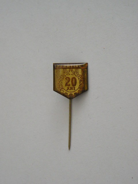 QW9 I 86 - Insigna - tematica industrie - inscriptia Infratirea 20