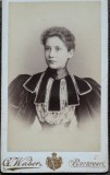 Fotografie tip CDV, femeie cu parul strans, 1896