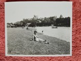 Fotografie, Stella, mama lui Geo (dr. Litarczek, parintele radiologiei romanesti) pe malul Thamisei, 1924, la studii la Londra