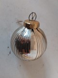 Glob vechi vintage decor Craciun, Germania, argintiu, cu beteala argintie, 7cm