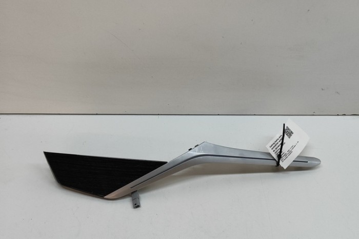 Ornament panou ușă st&acirc;nga față BMW X7 G07 2020 OEM: 8089129 | 31407383