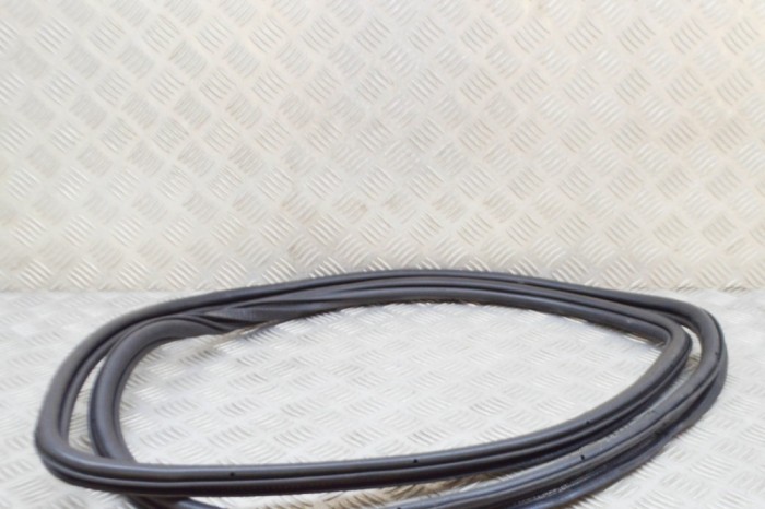 Garnitura ușă st&acirc;nga față AUDI Q7 4L 2013 OEM: 4L0831721A | 21357816