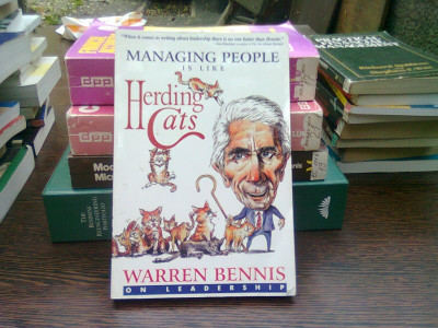 Managing people is like herding cats - Warren Bennis (Gestionarea oamenilor este ca dresajul pisicilor) foto