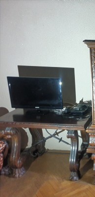 Mobila veche din lemn foto