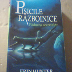 Erin Hunter - PISICILE RAZBOINICE / PADUREA SECRETELOR ( Cartea a III-a ) / 2014