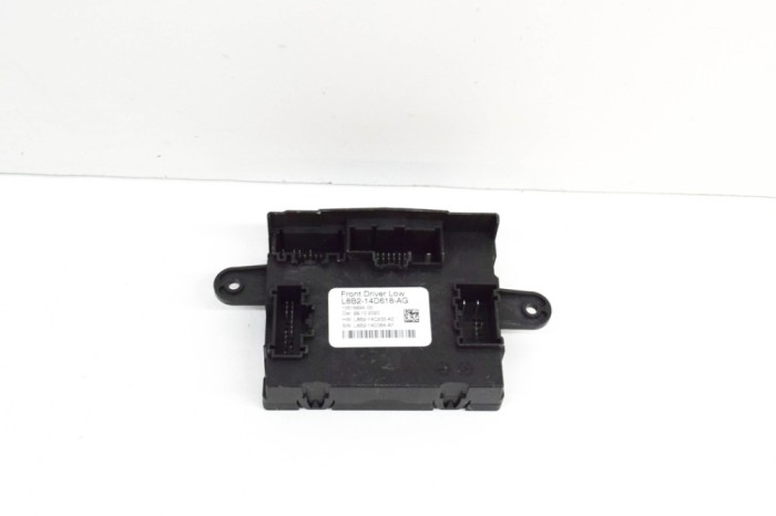 Modul de control ușă dreapta față JAGUAR I-PACE X590 2020 OEM: L8B2-14D618-AG,L8B2-14C235-AE,L8B2-C064-AF1 20842022