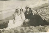 P2797N Femei pe plajă, Rom&acirc;nia, perioada interbelică