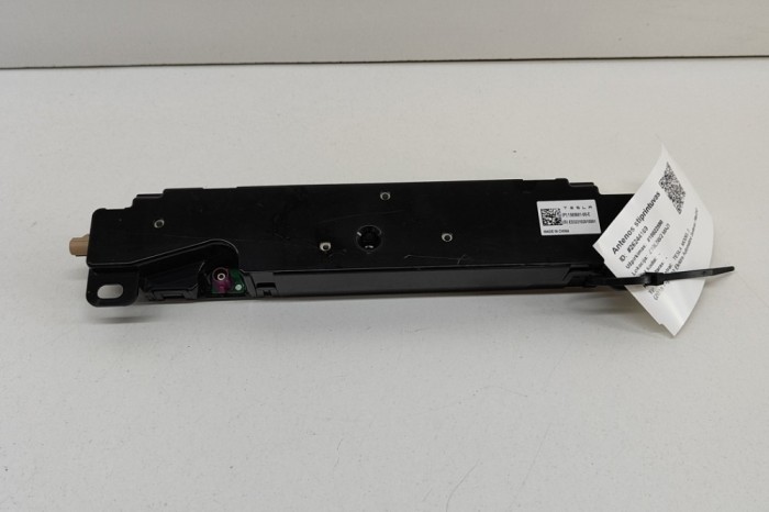 Amplificator de antena TESLA MODEL 3 2022 OEM: 1585601-00-E 26244169