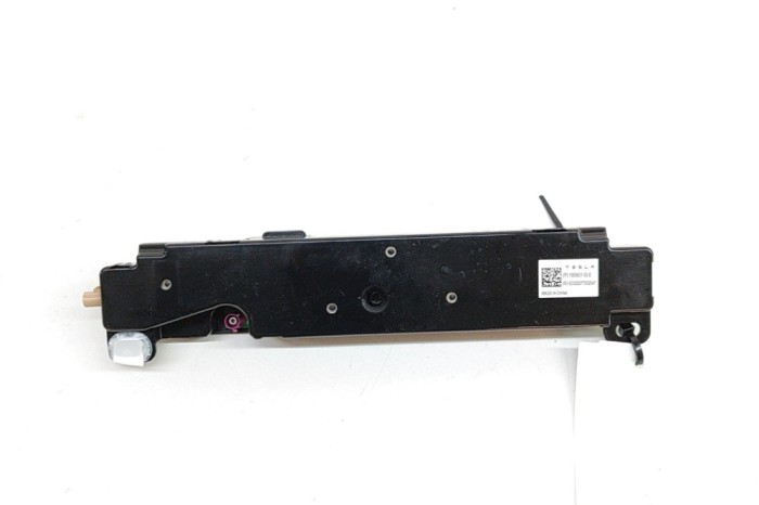 Amplificator de antena TESLA MODEL Y 2022 OEM: 1585601-00-E 25291313