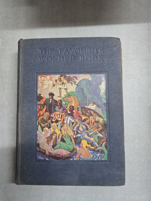 The Favourite Wonder Book - colectie de povestiri in limba engleza