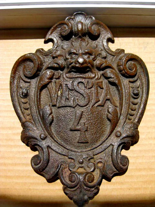 B672-Sigla Soba Vesta 4 veche fonta stil Baroc stare buna. | arhiva  Okazii.ro
