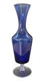 VAZA VINTGE DIN STICLA ALBASTRA PE PICIOR DIN STICLA TRANSPARENTA RĂSUCITĂ